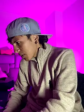 Snapshot of NaytonFreeman chatting on 11.04.25 NaytonFreeman online show from 11.04.25