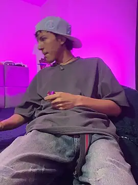 Snapshot of NaytonFreeman chatting on 11.06.25 NaytonFreeman online show from 11.06.25