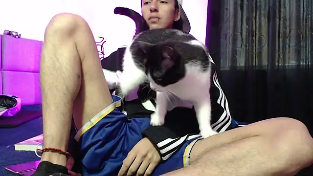 Snapshot of NaytonFreeman chatting on 11.21.25 NaytonFreeman online show from 11.21.25