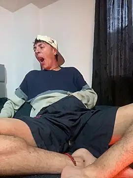 Snapshot of NaytonFreeman chatting on 12.17.25 NaytonFreeman online show from 12.17.25