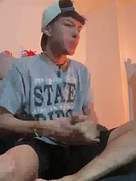 Snapshot of NaytonFreeman chatting on 12.19.25 NaytonFreeman online show from 12.19.25