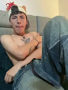 Snapshot of NaytonFreeman chatting on 12.20.25 NaytonFreeman online show from 12.20.25