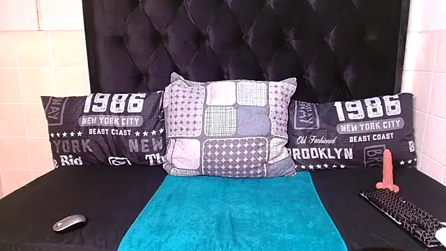 KarlyDee XX online show from 10.16.25