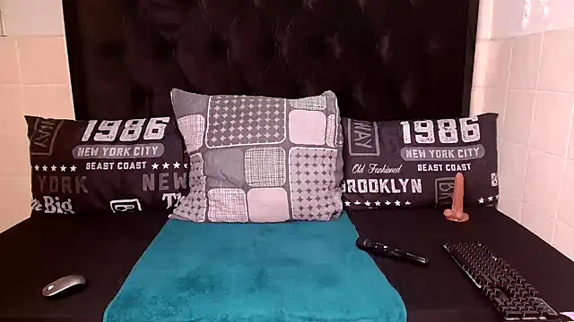 KarlyDee XX online show from 10.18.25