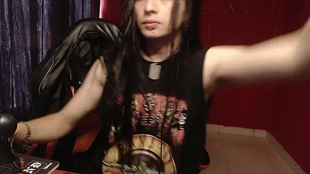 Snapshot of stvn_hot chatting on 12.16.25 stvn hot online show from 12.16.25