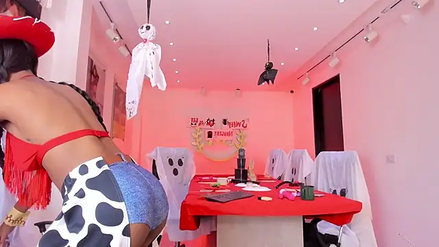 AishaValcazar online show from 10.30.25