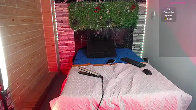 Snapshot of dayis_durand chatting on 09.29.25 dayis durand online show from 09.29.25