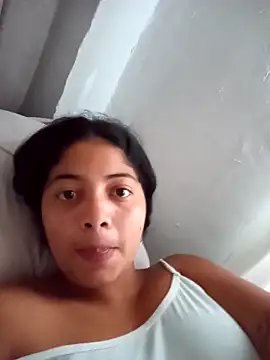 Snapshot of Camila-18w chatting on 10.26.25 Camila-18w online show from 10.26.25