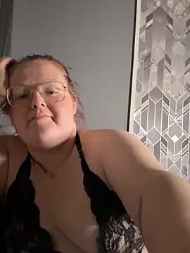 Snapshot of AmberBliss-X chatting on 10.11.25 AmberBliss-X online show from 10.11.25