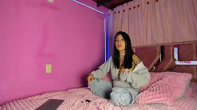 Snapshot of Missmoonstar chatting on 11.05.25 Missmoonstar online show from 11.05.25