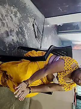 Snapshot of riyahot-3 chatting on 12.23.25 riyahot-3 online show from 12.23.25