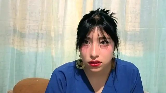 Sullyoonn online show from 10.31.25