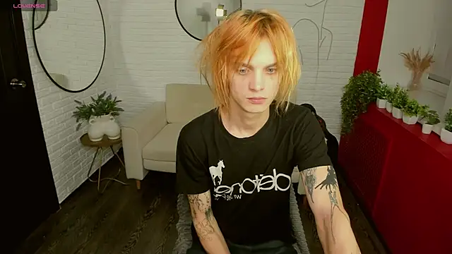 Snapshot of ArchiehalI chatting on 10.12.25 ArchiehalI online show from 10.12.25