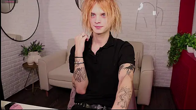Snapshot of ArchiehalI chatting on 10.15.25 ArchiehalI online show from 10.15.25