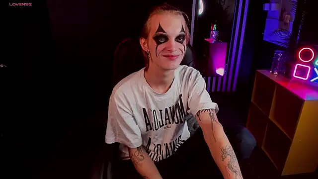 Snapshot of ArchiehalI chatting on 10.16.25 ArchiehalI online show from 10.16.25