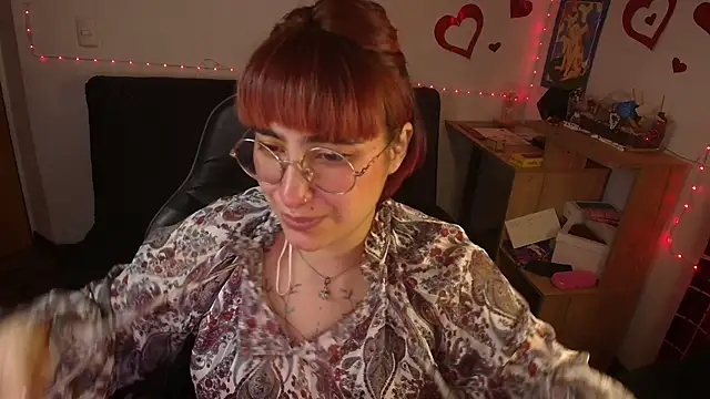 Snapshot of Miacatsito3 chatting on 05.12.26 Miacatsito3 online show from 05.12.26