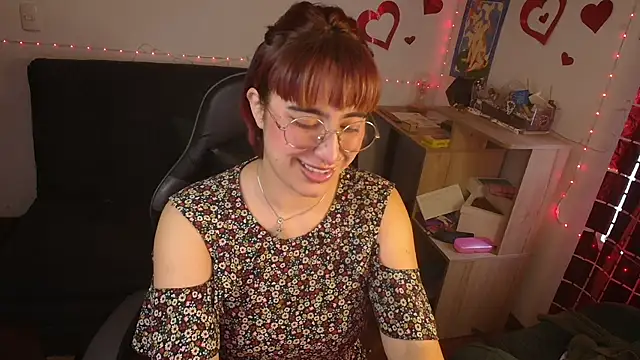 Snapshot of Miacatsito3 chatting on 05.12.26 Miacatsito3 online show from 05.12.26