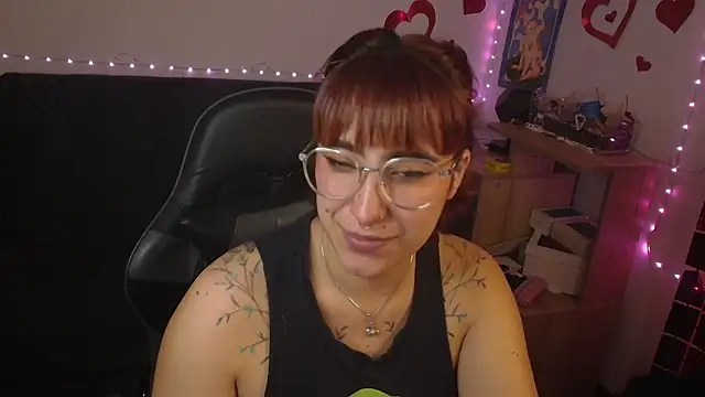Snapshot of Miacatsito3 chatting on 05.26.26 Miacatsito3 online show from 05.26.26