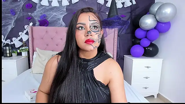 Snapshot of SienaWild chatting on 11.01.25 SienaWild online show from 11.01.25