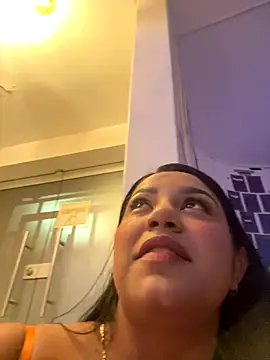 Snapshot of SienaWild chatting on 11.19.25 SienaWild online show from 11.19.25