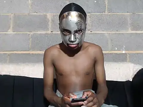 Snapshot of Romeo_Favent chatting on 09.28.25 Romeo Favent online show from 09.28.25