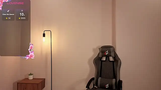 Frences Eyes online show from 11.08.25