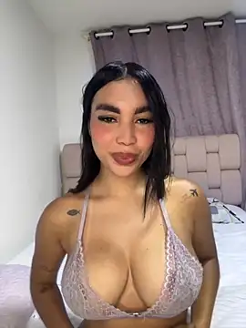 karolaalcendra online show from 10.21.25