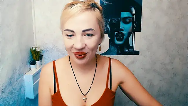 Snapshot of EmmaCat_ chatting on 11.03.25 EmmaCat online show from 11.03.25