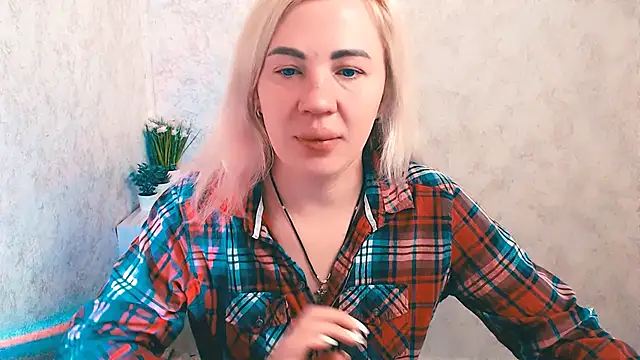 Snapshot of EmmaCat_ chatting on 01.10.26 EmmaCat online show from 01.10.26