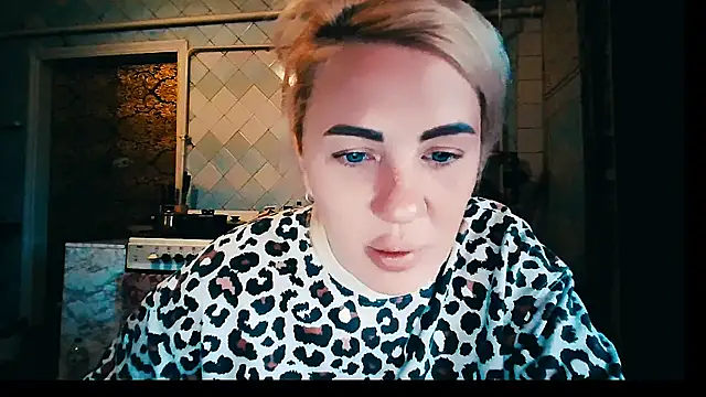 Snapshot of EmmaCat_ chatting on 01.18.26 EmmaCat online show from 01.18.26