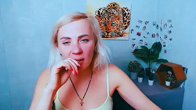 Snapshot of EmmaCat_ chatting on 02.10.26 EmmaCat online show from 02.10.26