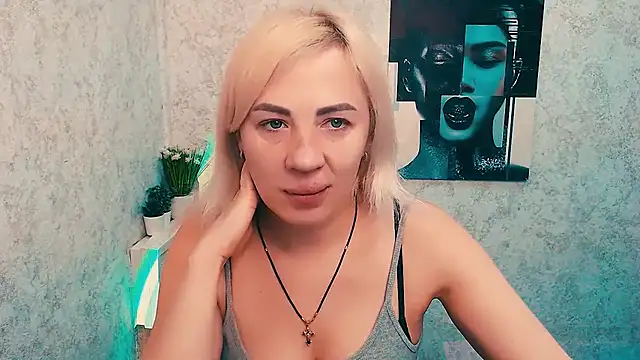 Snapshot of EmmaCat_ chatting on 02.19.26 EmmaCat online show from 02.19.26