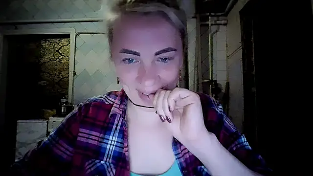 EmmaCat  online show from 04.15.26