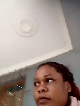 Snapshot of BlondieBitch chatting on 10.18.25 BlondieBitch online show from 10.18.25