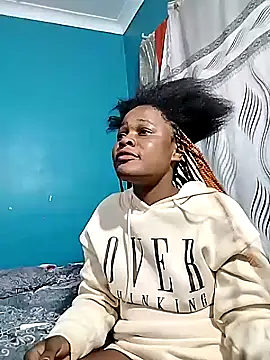 Snapshot of BlondieBitch chatting on 11.21.25 BlondieBitch online show from 11.21.25