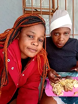 Snapshot of BlondieBitch chatting on 12.14.25 BlondieBitch online show from 12.14.25