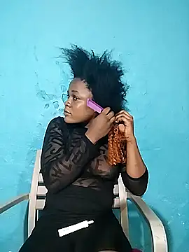 Snapshot of BlondieBitch chatting on 12.15.25 BlondieBitch online show from 12.15.25