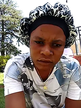 Snapshot of BlondieBitch chatting on 12.20.25 BlondieBitch online show from 12.20.25