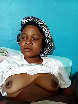 Snapshot of BlondieBitch chatting on 12.21.25 BlondieBitch online show from 12.21.25