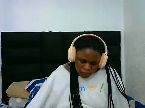 Snapshot of BlondieBitch chatting on 07.05.26 BlondieBitch online show from 07.05.26