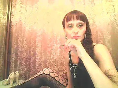 Snapshot of Irivana chatting on 12.13.25 Irivana online show from 12.13.25
