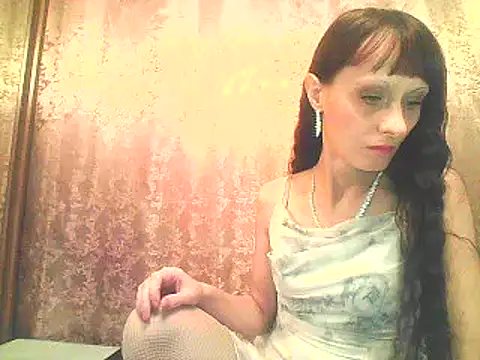 Snapshot of Irivana chatting on 12.21.25 Irivana online show from 12.21.25