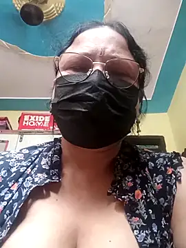 Snapshot of thehotlady chatting on 06.22.26 thehotlady online show from 06.22.26