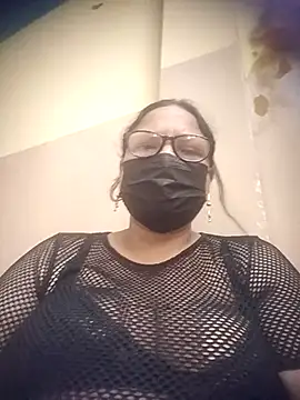 Snapshot of thehotlady chatting on 06.23.26 thehotlady online show from 06.23.26