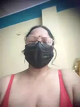 Snapshot of thehotlady chatting on 06.27.26 thehotlady online show from 06.27.26