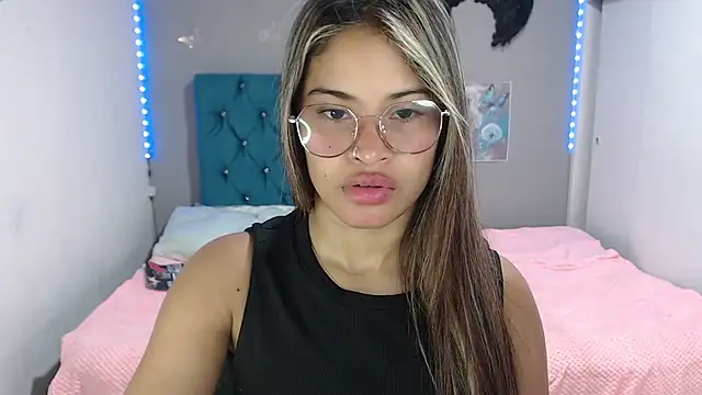 Snapshot of mia_sexgirl chatting on 06.22.26 mia sexgirl online show from 06.22.26