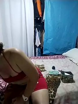 LaraCaliente online show from 10.25.25