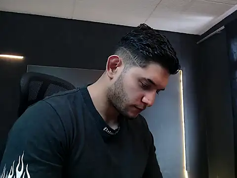 Snapshot of RichardMilleer chatting on 09.19.25 RichardMilleer online show from 09.19.25