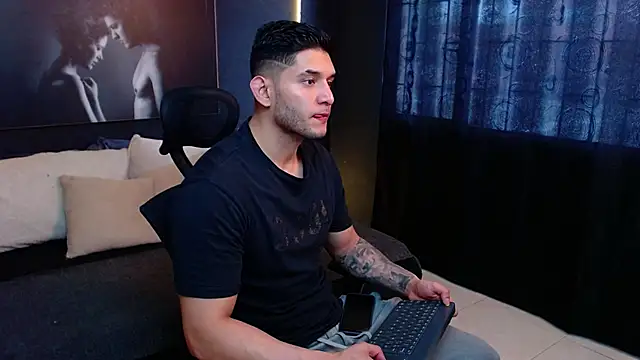 Snapshot of RichardMilleer chatting on 10.04.25 RichardMilleer online show from 10.04.25