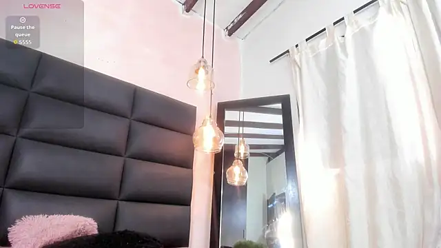 miss-ashley- online show from 10.10.25